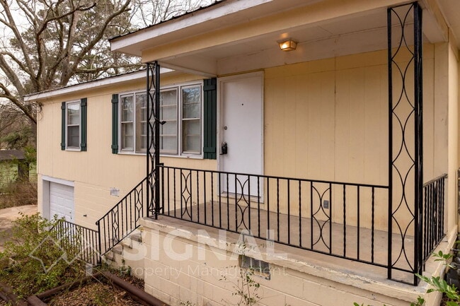 Building Photo - 213 Lake Dr Cir NE