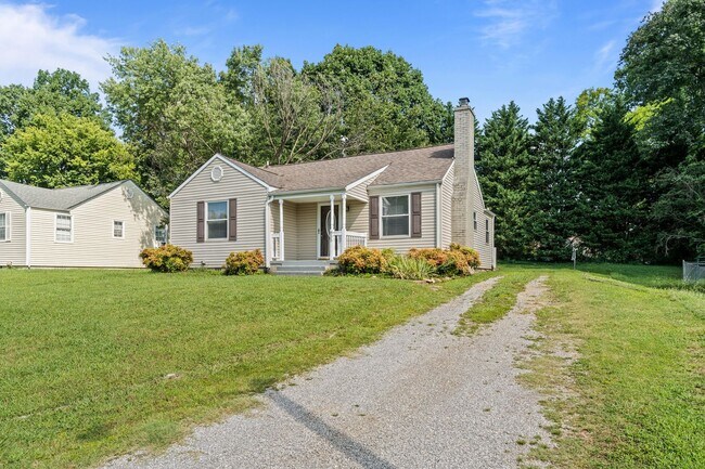 Building Photo - Cozy Cottage next to Alcoa Schools