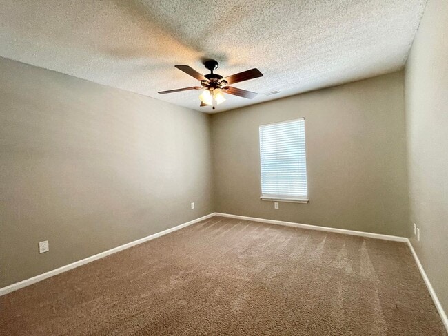 Building Photo - Lovely One Story Home