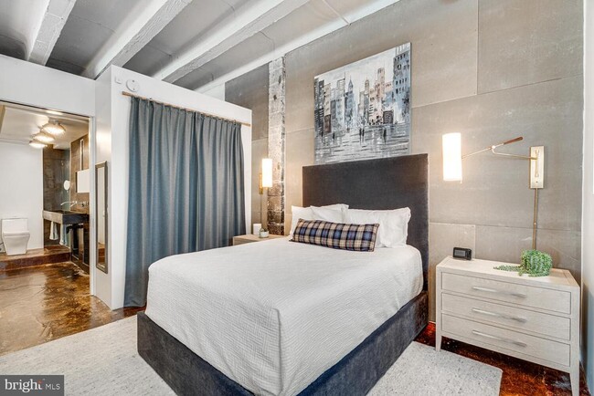 Building Photo - 1413 Swann St NW