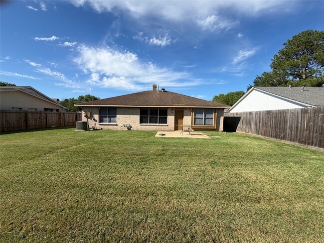 Building Photo - 2815 Fir Crest Ct