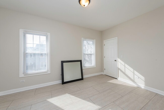 Building Photo - 515 2nd St