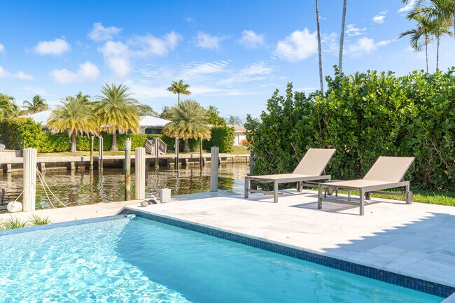 Building Photo - 273 Tropic Dr