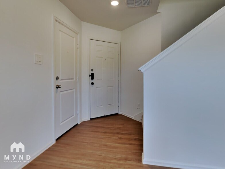 Building Photo - 513 Brook Terrance Ln