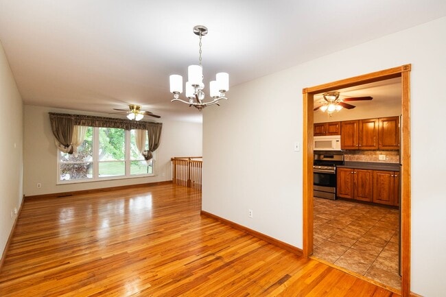 Building Photo - Spacious 4-Bed, 2.5-Bath Split-Level Home