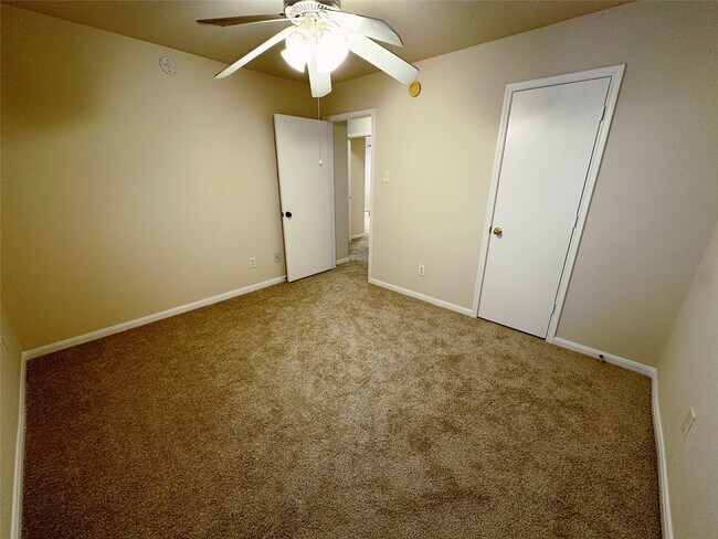 Building Photo - 11723 Standing Pine Ln