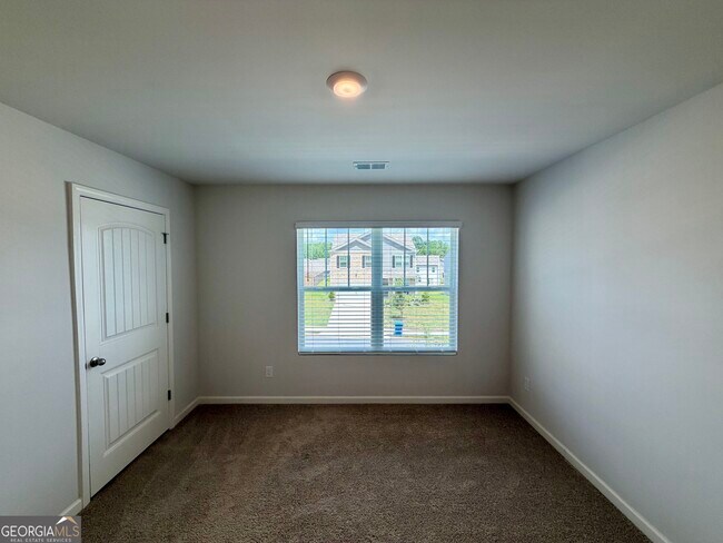 Building Photo - 8233 Bluewater Dr