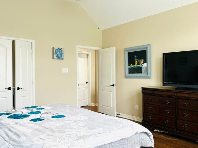 Building Photo - 14303 Tasmania Ct