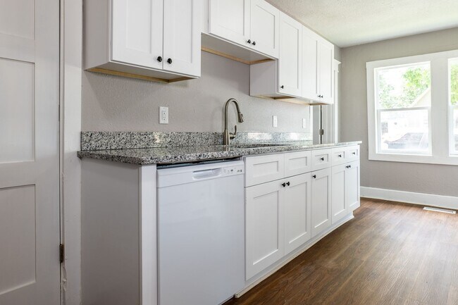 Building Photo - Cozy 2 Bedroom Home in South Omaha!