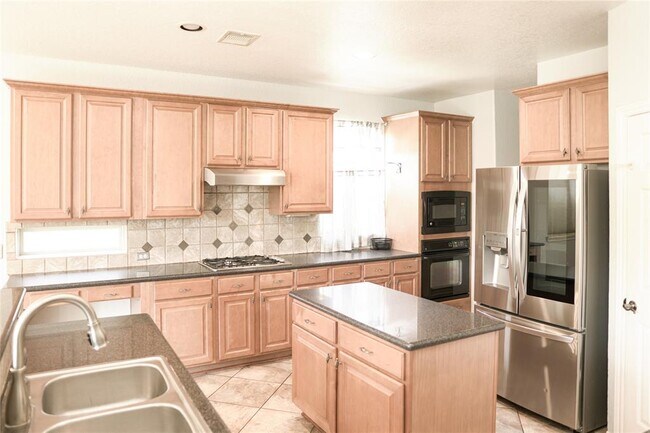 Building Photo - 10234 Five Oaks Ln