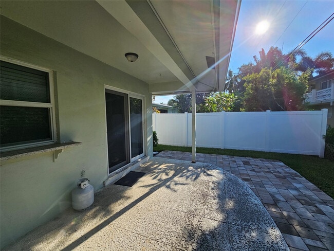 Building Photo - 2120 NE 41st St