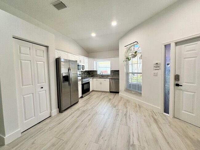 Building Photo - 1813 Wood Fern Dr