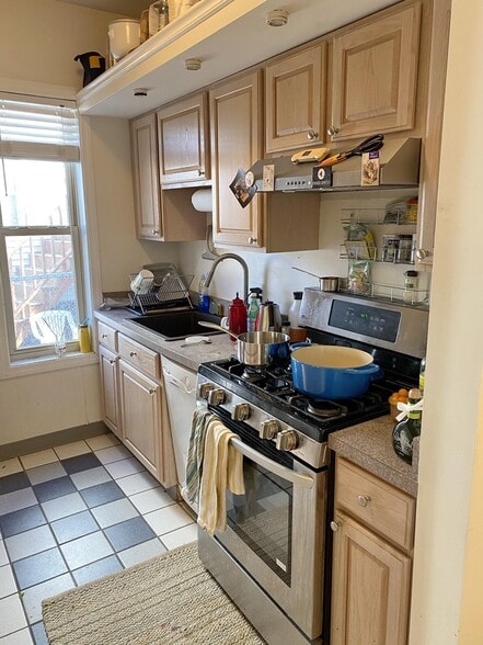 Building Photo - 56 Market St