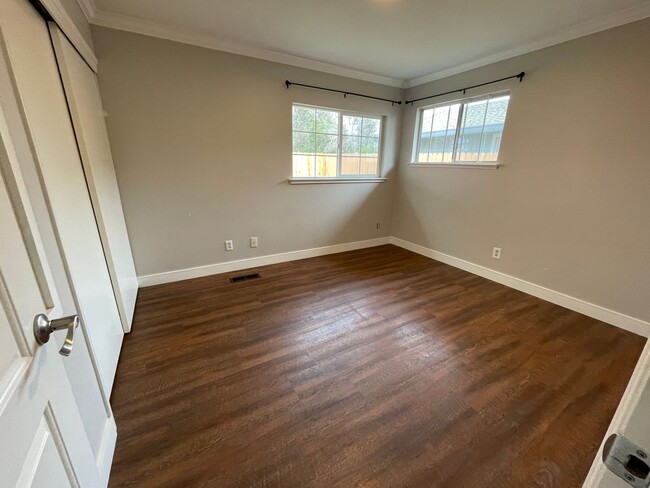 Building Photo - Now Available – Stylish 3-Bed, 2-Bath Home...