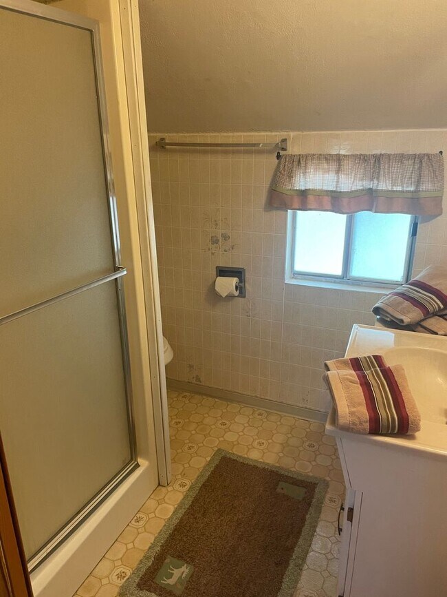 Building Photo - Lovely Home: 2BR+Bonus at Cul-De-Sac in Gr...