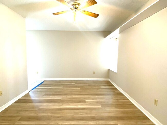 Building Photo - Two Bedroom Pelican BayTownhome