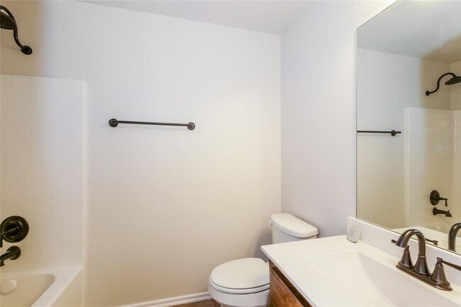 Building Photo - 1338 Selborne Pl