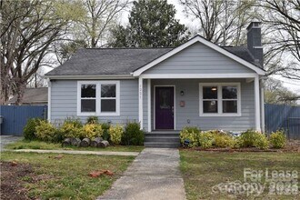Building Photo - 1221 Meadow Ln