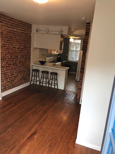 Primary Photo - 2535 Fleet St