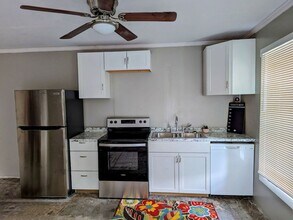 Building Photo - 2 Bed House w/ carport, central HVAC & woo...