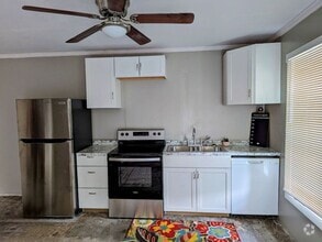 Building Photo - 2 Bed House w/ carport, central HVAC & woo...