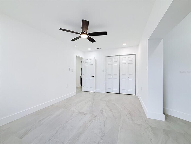 Building Photo - 2472 Tradewinds Dr