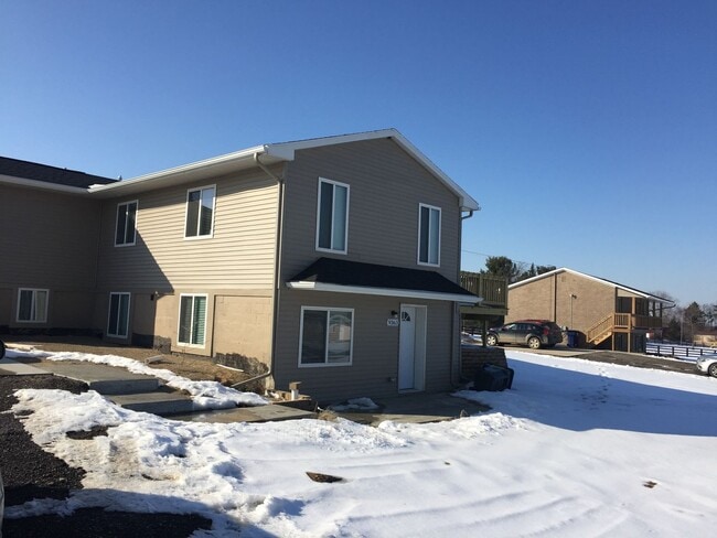 Building Photo - NEWER RANCH STYLE 2 BEDROOM DUPLEX HOMES FOR LEASE! HEAT and WATER INCLUDED!