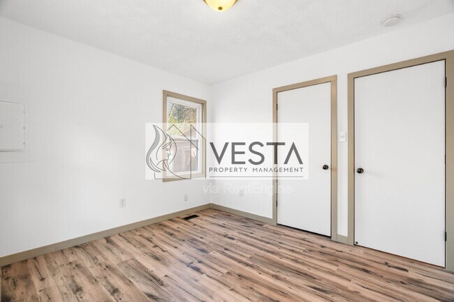 Building Photo - 326 New Salem Rd