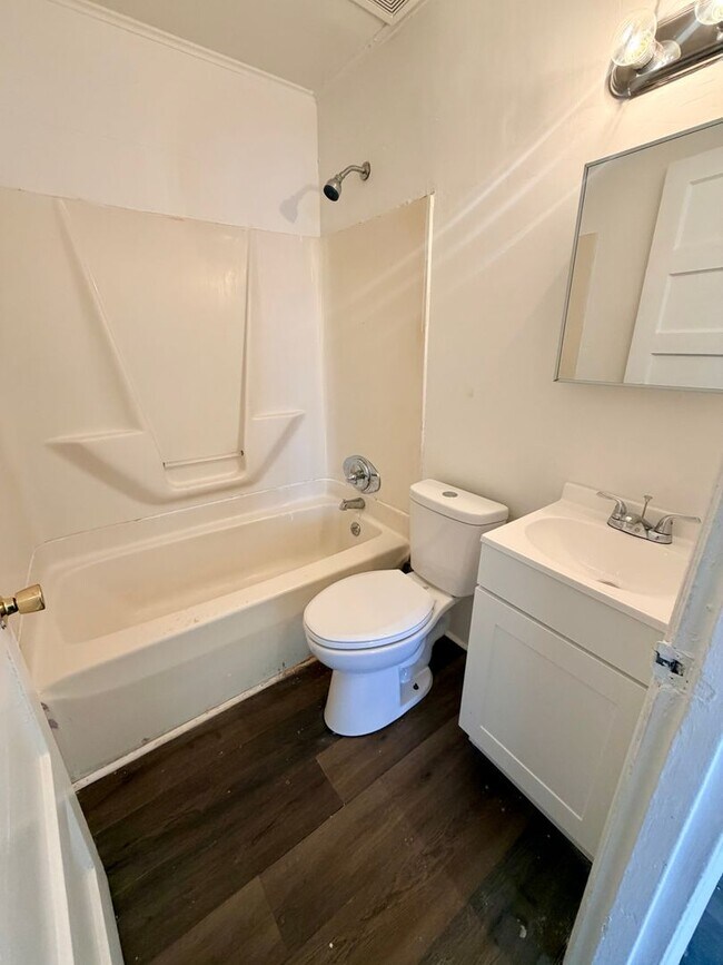 Building Photo - 704 Jackson St