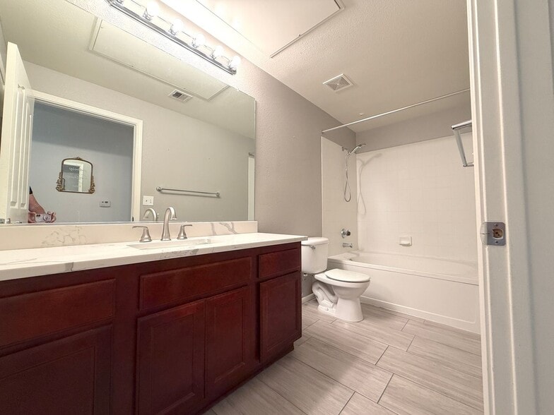 Building Photo - 16013 S Desert Foothills Pky