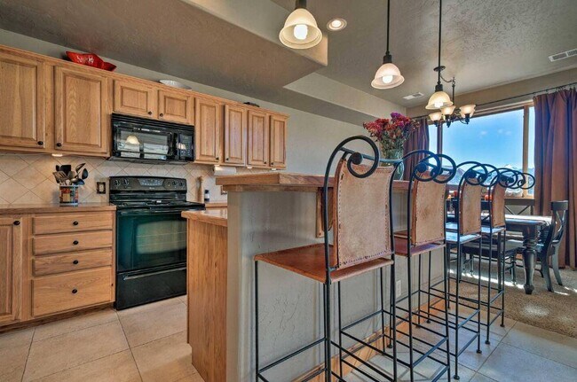 Building Photo - 400 Paintbrush Ter