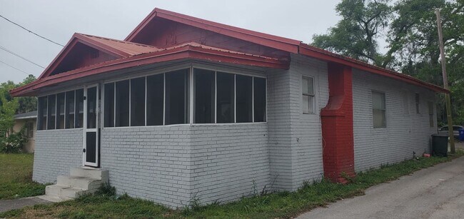 Building Photo - 4/1 Lakeland Home