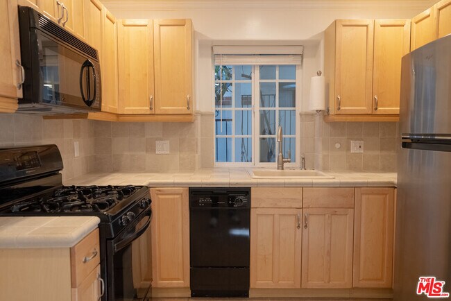 Building Photo - 2401 Meadow Valley Terrace