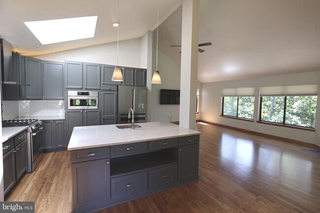 Building Photo - 39368 Longhill Ln