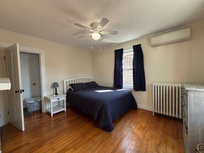 Building Photo - 14 Dixon St