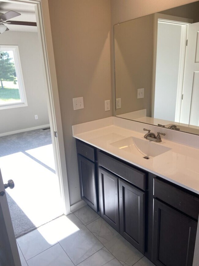 Building Photo - Luxury Newer Construction Home with Attached 2 Car Garage!