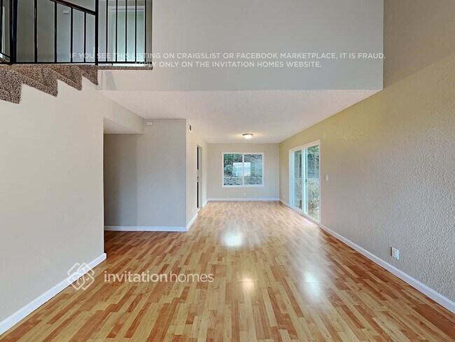 Building Photo - 120 Persimmon Dr