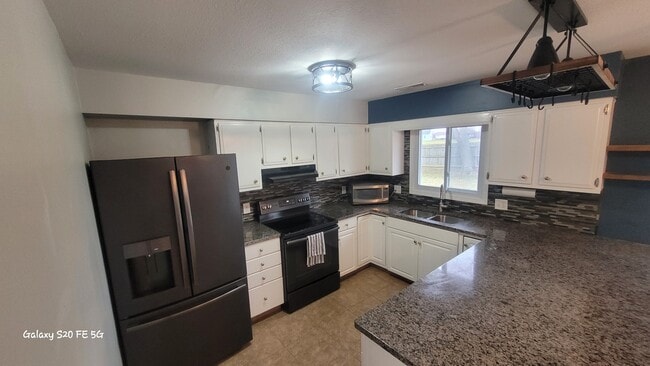 Building Photo - 4032 Blythewood Pl