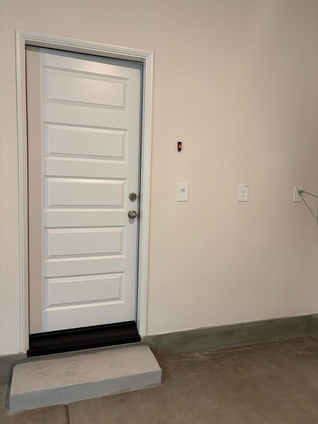 Building Photo - 40100 Campos Elegantes