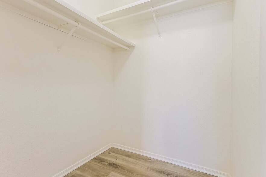 Building Photo - 10914 E Wier Ave