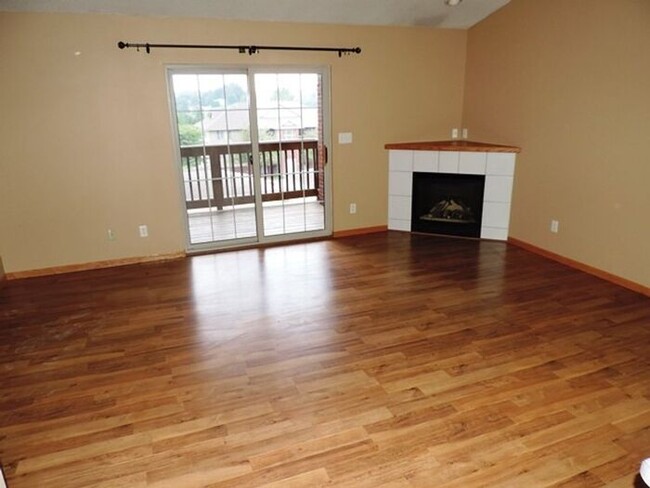 Building Photo - $1,200 | 2 Bedroom, 1 Bathroom Condo | No ...