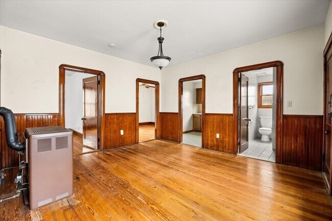 Building Photo - 576 Slade St