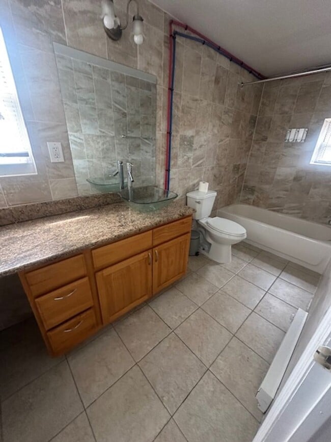 Building Photo - Huge 4 bed 3.5 bath house in Lawrenceville available July 1!!!