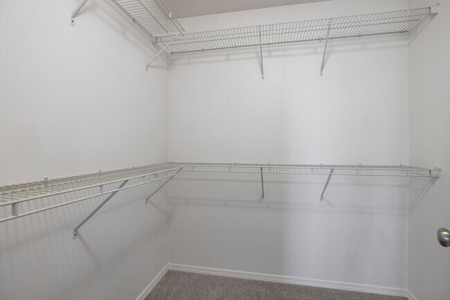 Building Photo - 4 Bedroom Home in Republic with fence!