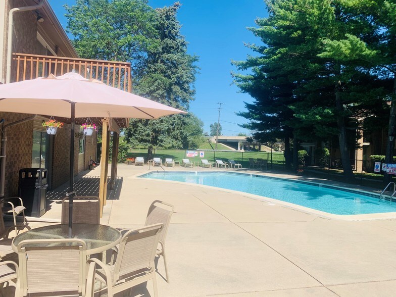 Kings Gate 44090 Kings Gate Dr Sterling Heights MI 48314 Apartment