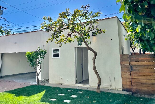 Building Photo - 421 S Wetherly Dr
