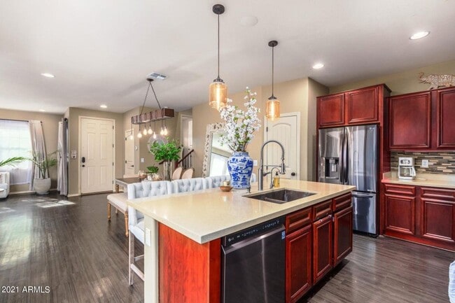 Building Photo - GORGEOUS home in THE KNOLLS at Power Ranch!