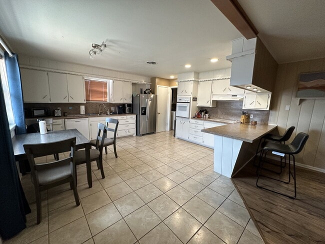 Building Photo - Wonderful 3/2/2 in Central Lubbock!