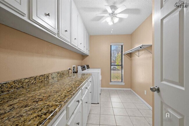 Building Photo - 4514 Lisa Ln