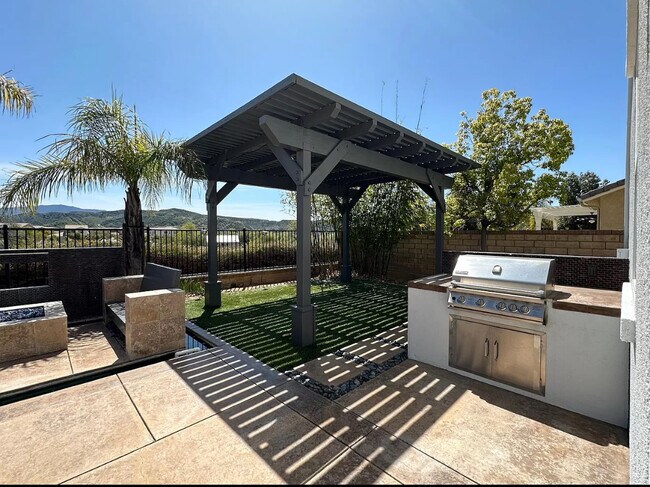 Building Photo - 26526 Craftsmen Ct